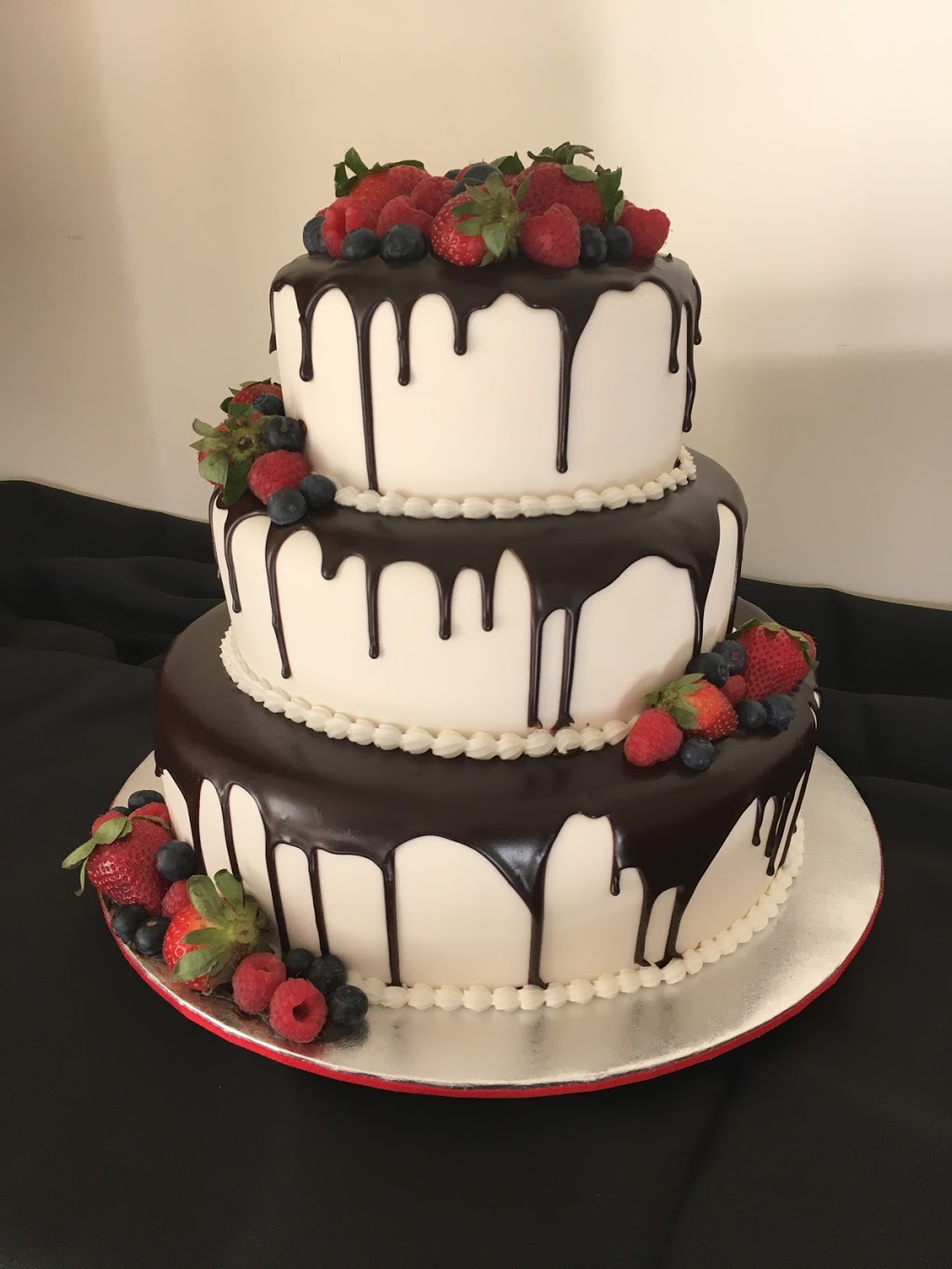 Robyn Drury Cakes | 3 Pringle Pl, Pine Mountain QLD 4306, Australia | Phone: 0415 711 225