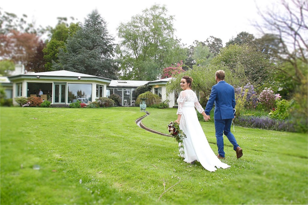 Weddings Dandenong Ranges | 3 Claverton Ave, Mount Dandenong VIC 3767, Australia | Phone: 0408 921 813