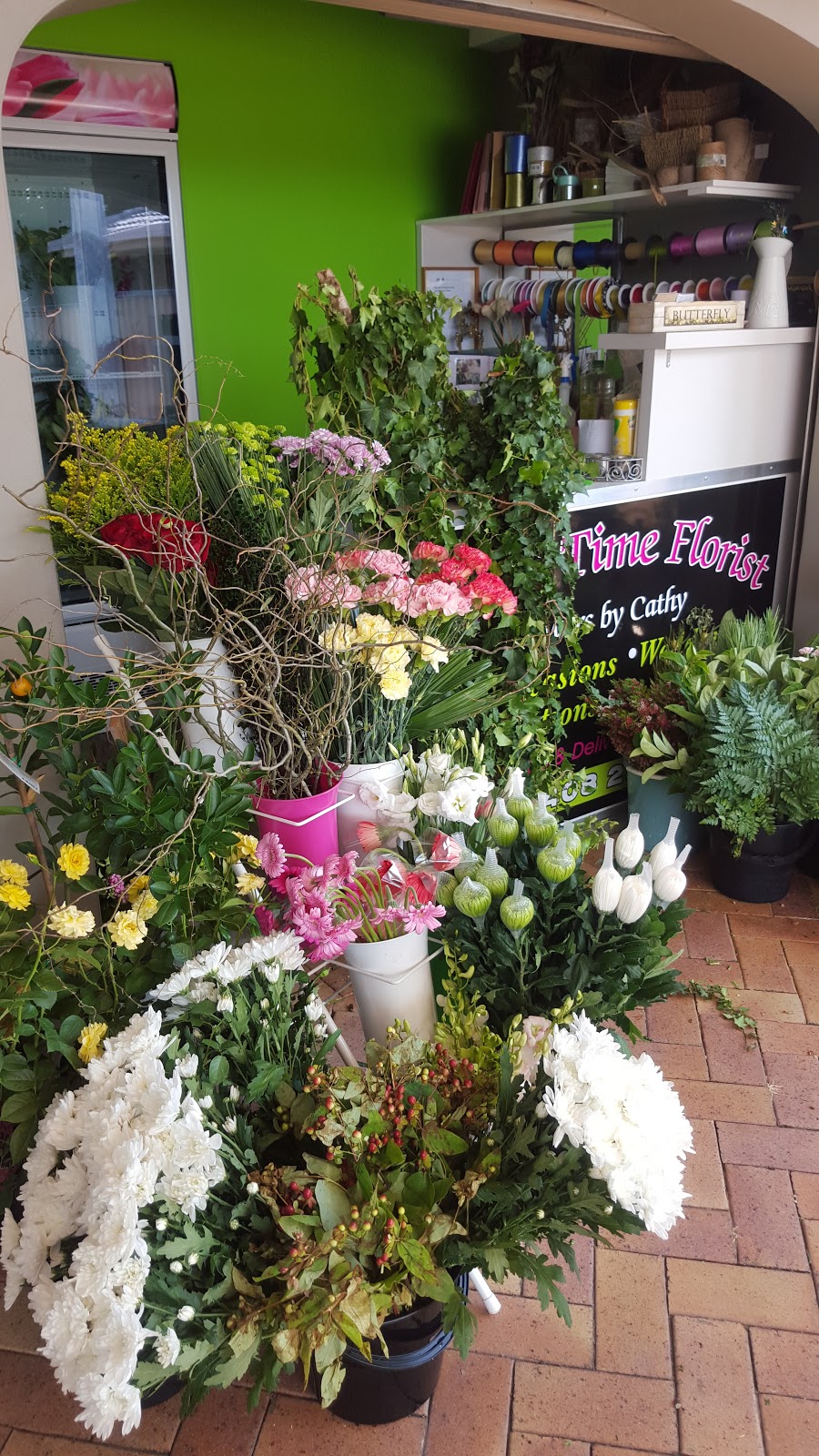 Yamba Time Florist | florist | 17 Osprey Dr, Yamba NSW 2464, Australia | 0408252705 OR +61 408 252 705