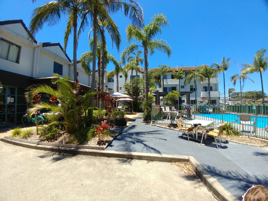 Ocean Side Hawks Nest | lodging | Booner St & Bennett St, Hawks Nest NSW 2324, Australia | 0249970941 OR +61 2 4997 0941