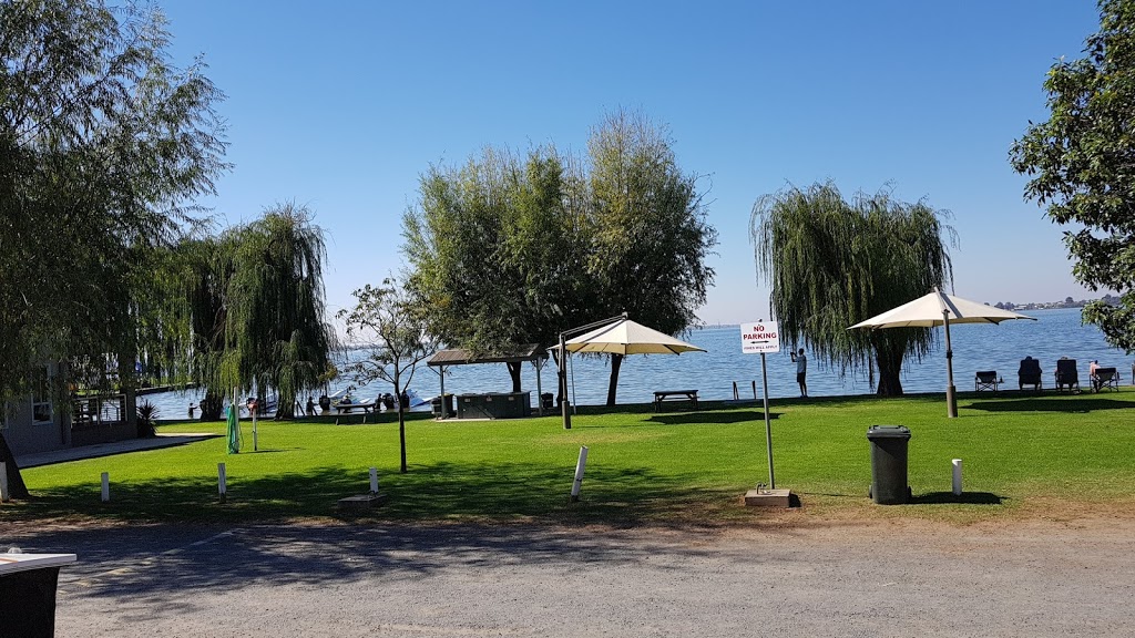 Mulwala Water Ski Club | store | 156 Melbourne St, Mulwala NSW 2647, Australia | 0357441888 OR +61 3 5744 1888