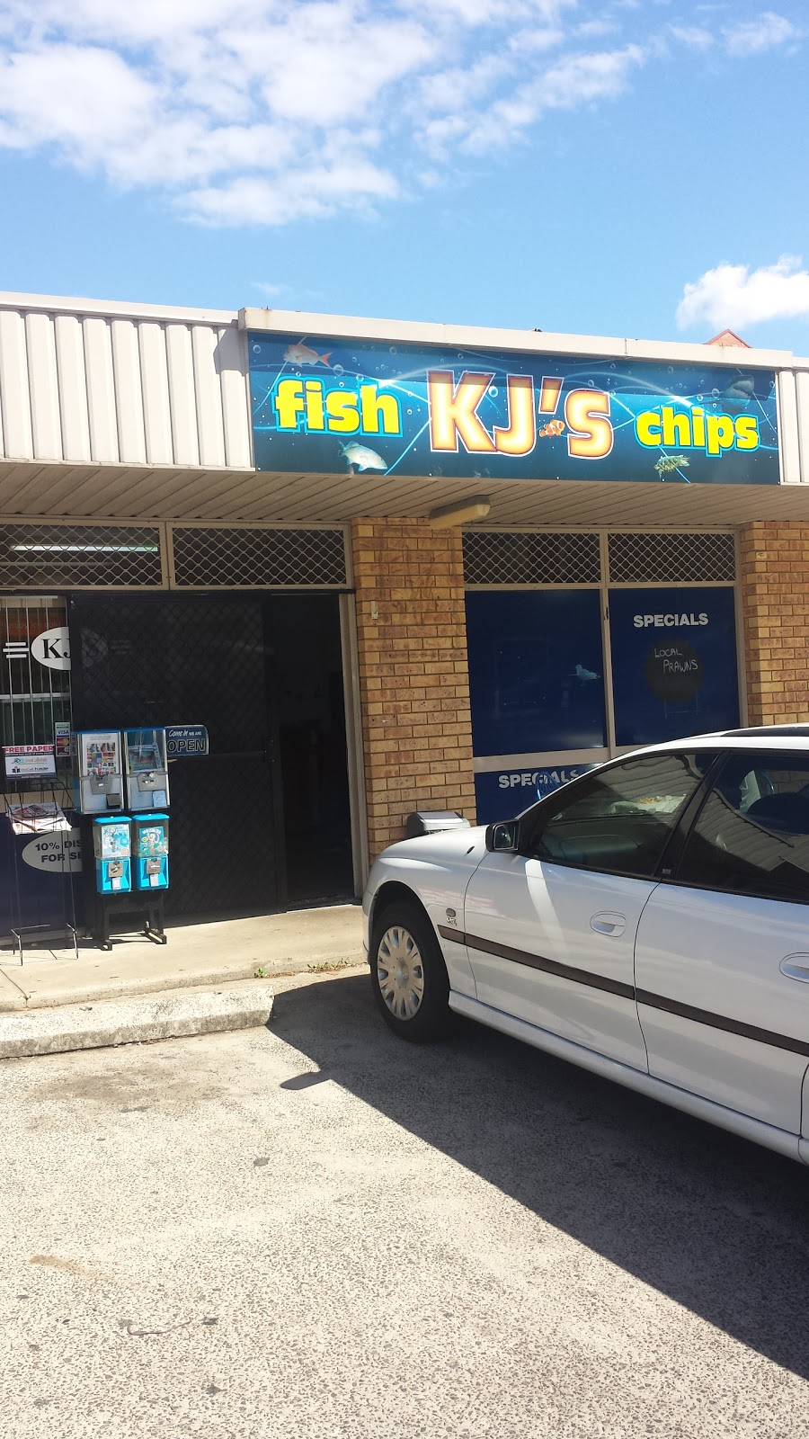 Kjs Fish & Chips | meal takeaway | 3/43 Coronation Ave, Nambour QLD 4560, Australia | 0754417366 OR +61 7 5441 7366