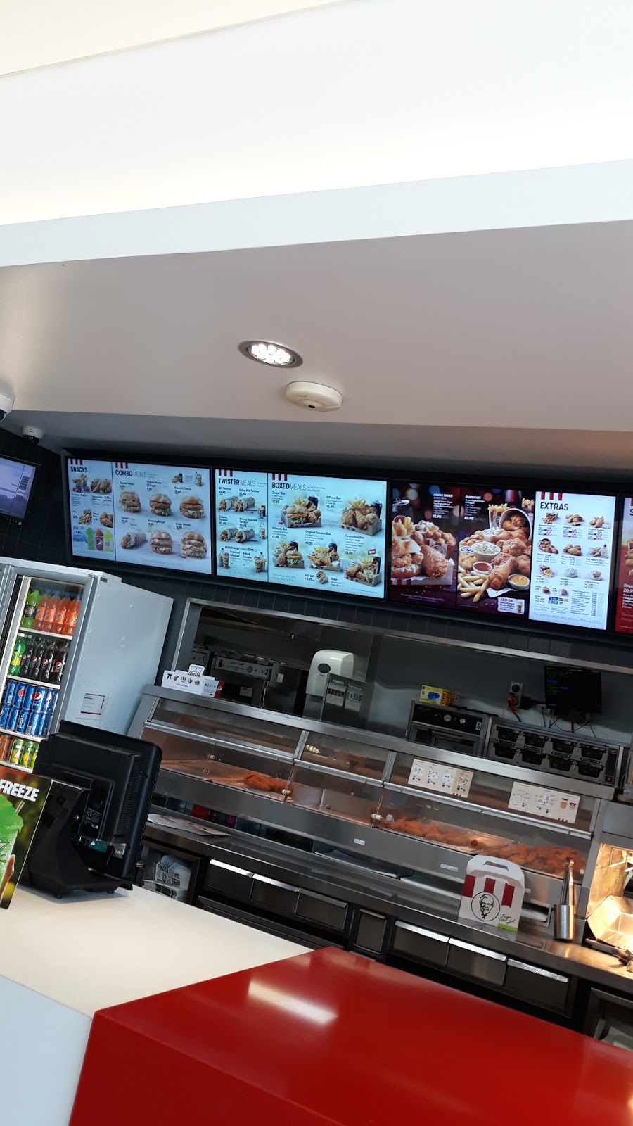 KFC Chinchilla | meal takeaway | 30 Warrego Hwy, Chinchilla QLD 4413, Australia | 0746691042 OR +61 7 4669 1042