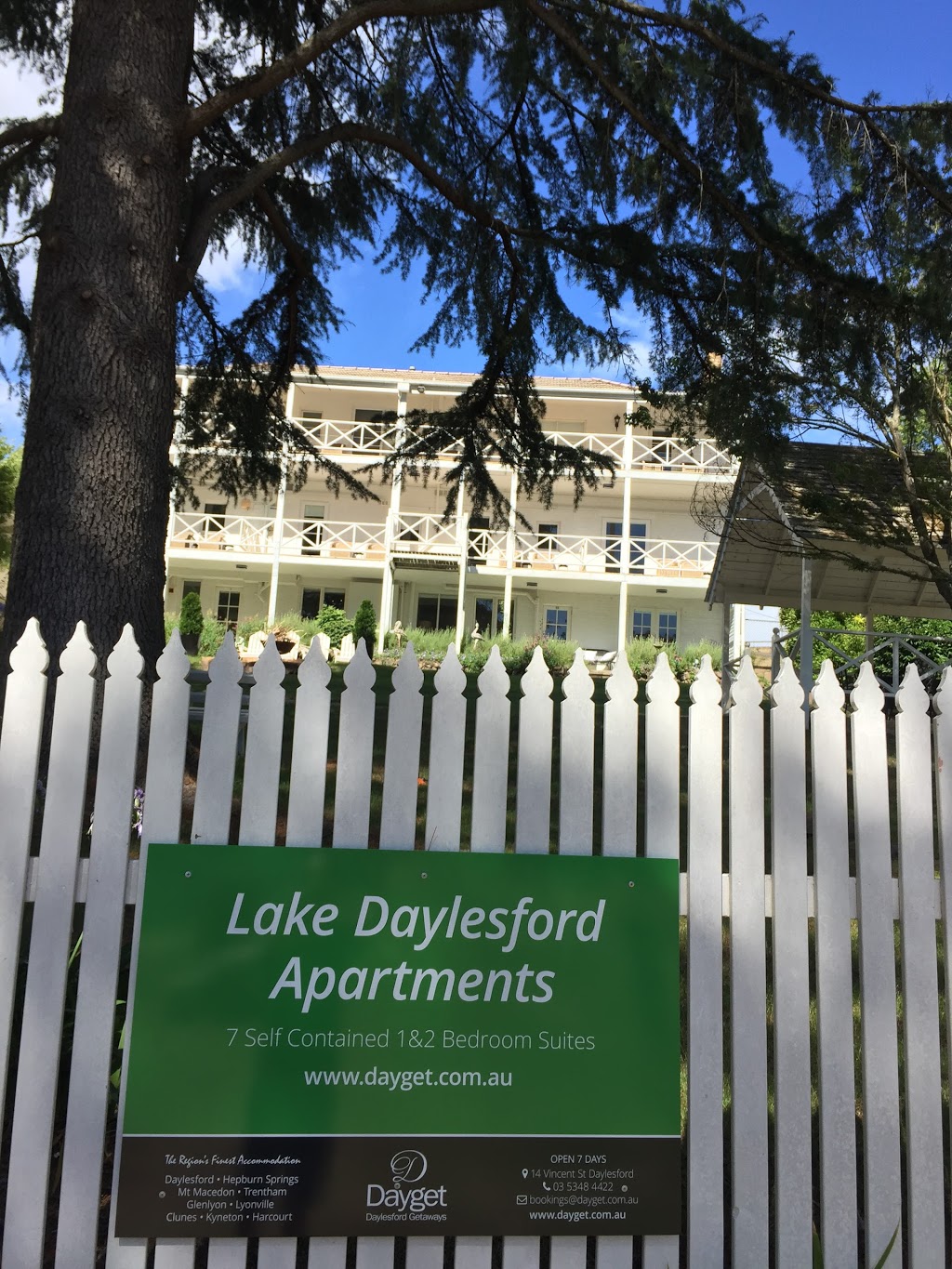 Lake Daylesford Apartments | lodging | 16 Leggatt St, Daylesford VIC 3460, Australia | 0353484422 OR +61 3 5348 4422