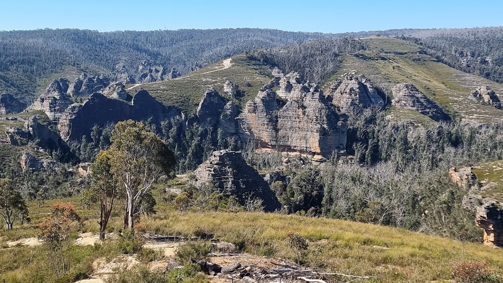 Lost City Walking Track Carpark | Lost City Walking Track, Marrangaroo NSW 2790, Australia | Phone: 1300 072 757