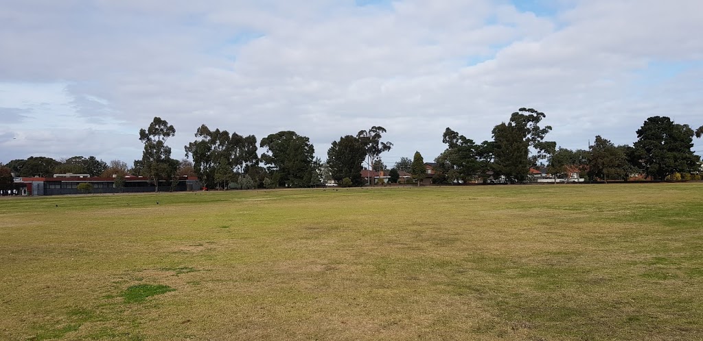 Robert Barret Reserve | park | 137 Rosamond Rd, Maribyrnong VIC 3032, Australia