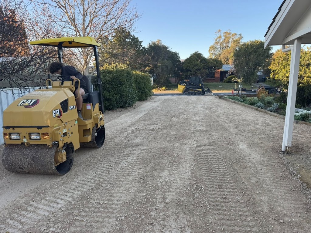 Mallys Earthmoving | 23 Lake Rd, Milang SA 5256, Australia | Phone: 0409 672 011