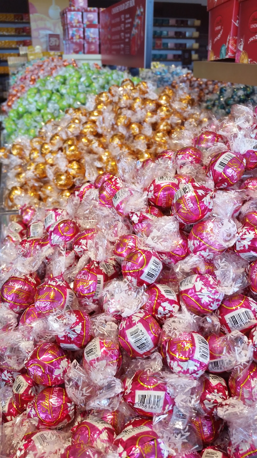 Lindt Factory Outlet | store | 16 Hollinsworth Rd, Marsden Park NSW 2765, Australia | 0298542520 OR +61 2 9854 2520