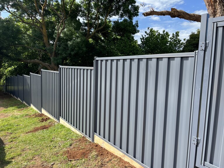 Earthbender Fencing Gippsland | 81-83 Moore St, Moe VIC 3825, Australia | Phone: 0413 858 080