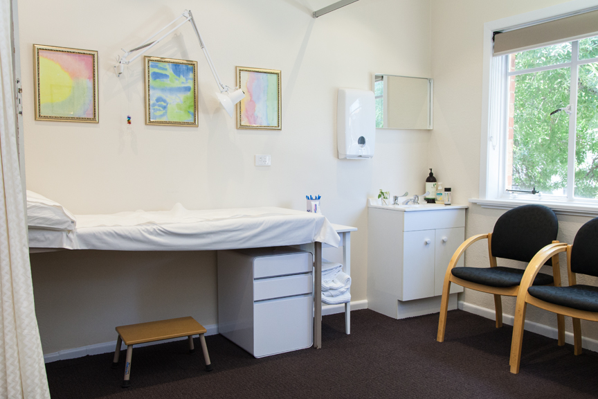 Moreland West Medical Centre | hospital | 223 Melville Rd, Brunswick West VIC 3055, Australia | 0393832493 OR +61 3 9383 2493