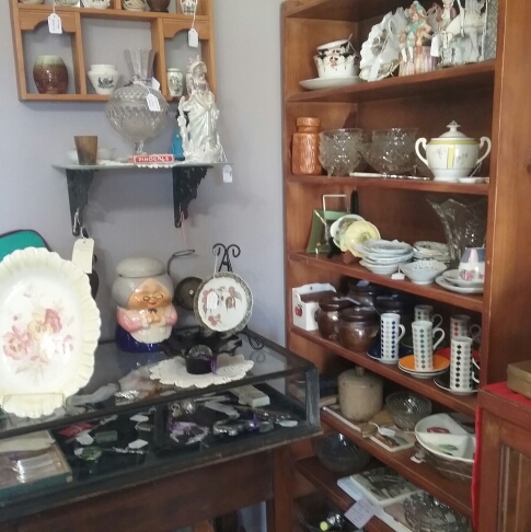 Arca Antiques and Collectables | home goods store | 11 Grahamstown Rd, Adelong NSW 2729, Australia | 0429462816 OR +61 429 462 816