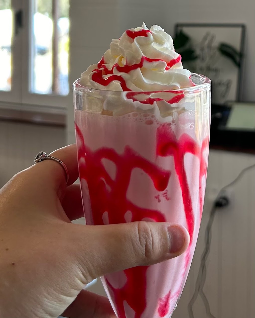 Brews & Bites Beachside Cafe | 64A Farnborough Rd, Meikleville Hill QLD 4703, Australia | Phone: (07) 4939 8687