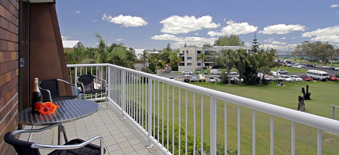 Main Beach Apartments Byron Bay | 43 Lawson St, Byron Bay NSW 2481, Australia | Phone: 1800 040 151