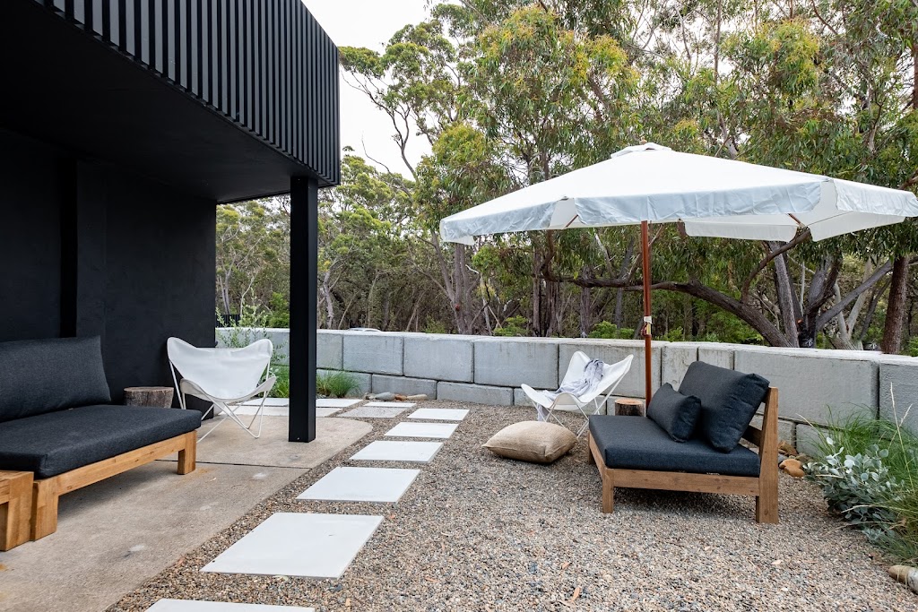 The Black Cockatoo | lodging | 1 Tulip St, Hyams Beach NSW 2540, Australia | 0435540377 OR +61 435 540 377