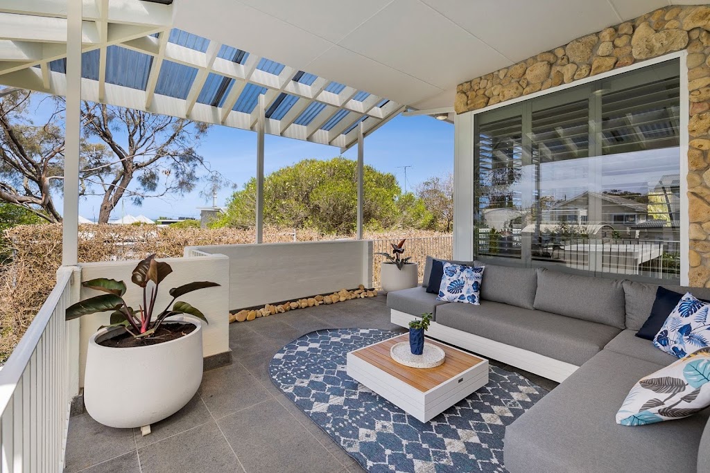 Luxury Retreat Torquay - Ocean View | 2 Central Ave, Torquay VIC 3228, Australia | Phone: 0403 143 171