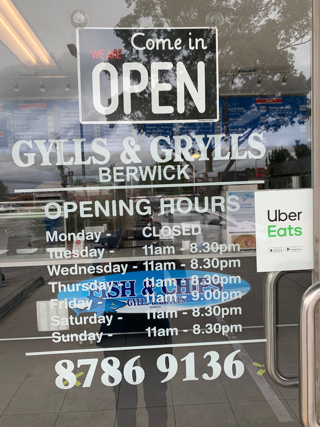 Gylls & Grylls Fish & Chippery Berwick | 1/240-246 Clyde Rd, Berwick VIC 3806, Australia | Phone: (03) 8786 9136