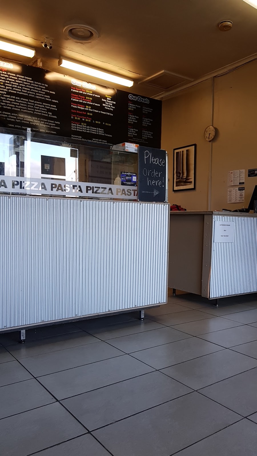 Boundary Road Pizza & Pasta | restaurant | 166 Boundary Rd, Thomson VIC 3219, Australia | 0352484033 OR +61 3 5248 4033