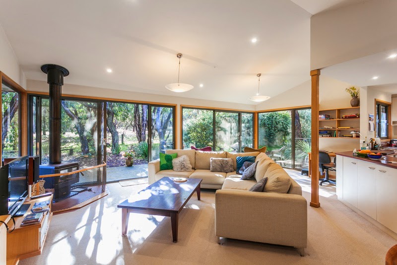 Great Ocean Road Real Estate Aireys Inlet | 28-30 Great Ocean Rd, Airey Inlet VIC 3231, Australia | Phone: (03) 5220 0200