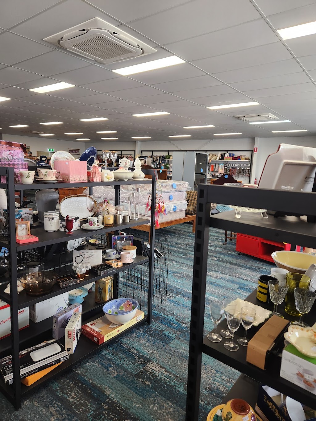 Lifeline Loddon Mallee Store | Unit 2/8 Wood St, Long Gully VIC 3550, Australia | Phone: (03) 5406 0738