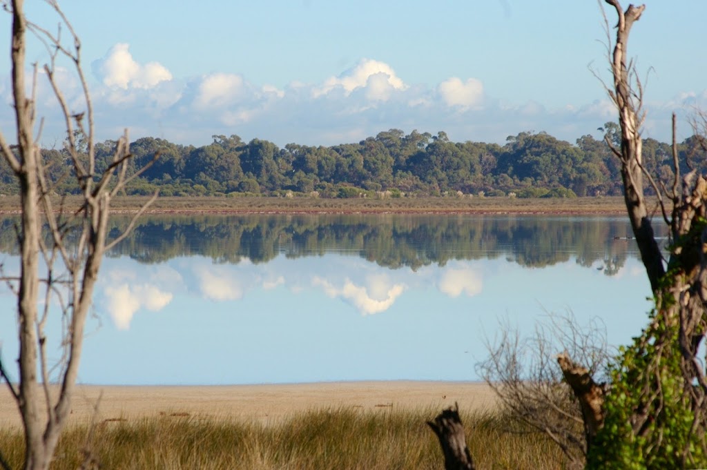 Lake Cooloongup Flora and Fauna Reserve | park | Cooloongup WA 6168, Australia | 0894420300 OR +61 8 9442 0300