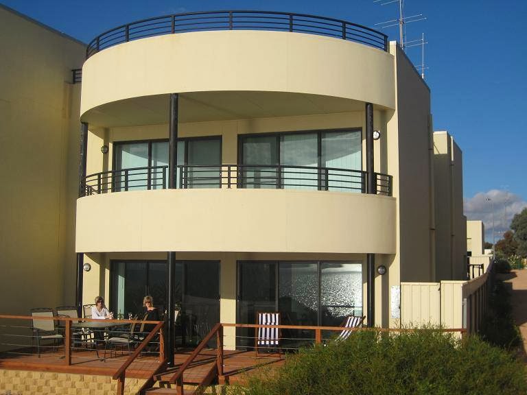 Sandcastles | lodging | 1 Tipara Ct, Moonta Bay SA 5558, Australia | 0888322623 OR +61 8 8832 2623
