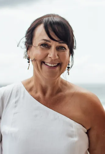 Suzanne Maloney Marriage Celebrant | Prince Edward Parade, Scarborough QLD 4020, Australia | Phone: 0402 741 145