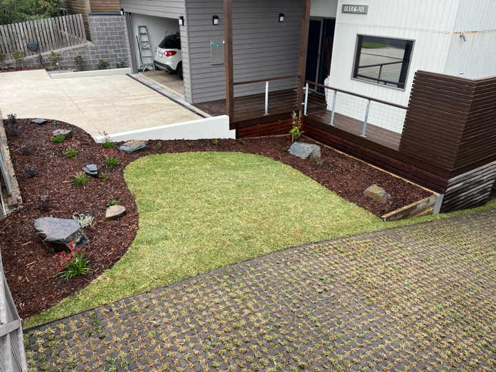 Lavelle Landscapes and Constructions | 9 Loris Cl, Grovedale VIC 3216, Australia | Phone: 0458 176 386