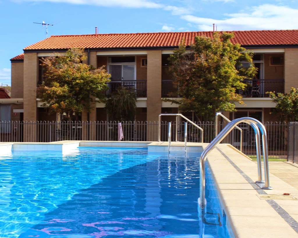 Kambalda Hotel | lodging | 26 Bluebush Rd, Kambalda West WA 6442, Australia | 0860022680 OR +61 8 6002 2680