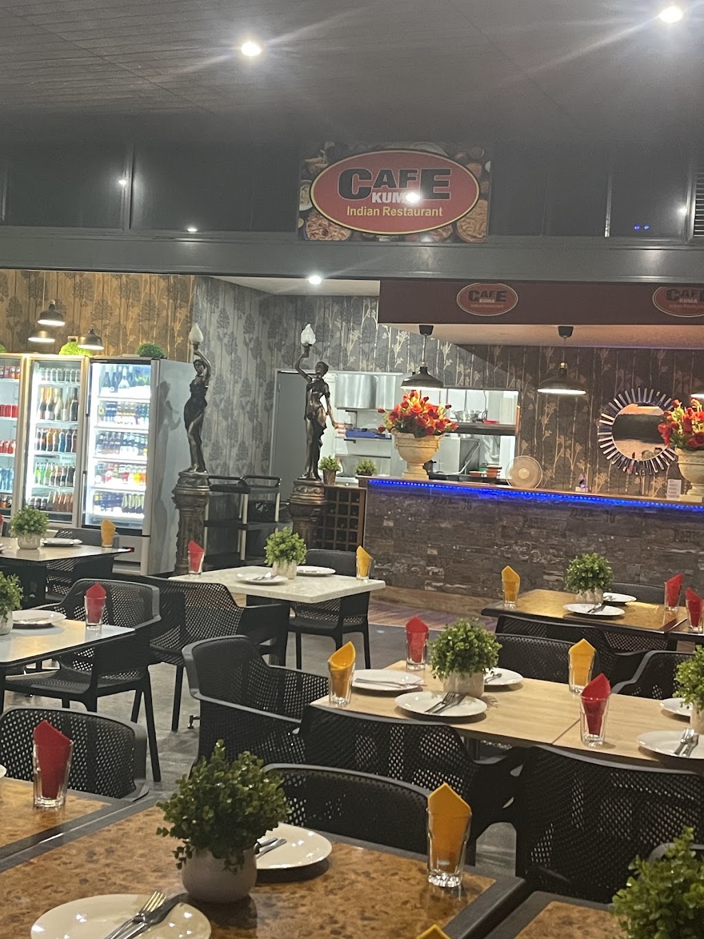 Cafe Kuma Indian Restaurant | 4 Marina Promenade, Paradise Point QLD 4216, Australia | Phone: 0424 473 448