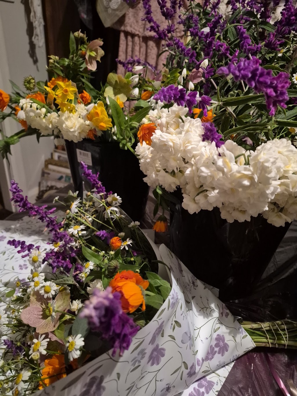 Dragonfly Designs flower cart & plant stall | 64 Mayne St, Gulgong NSW 2852, Australia | Phone: 0401 381 918