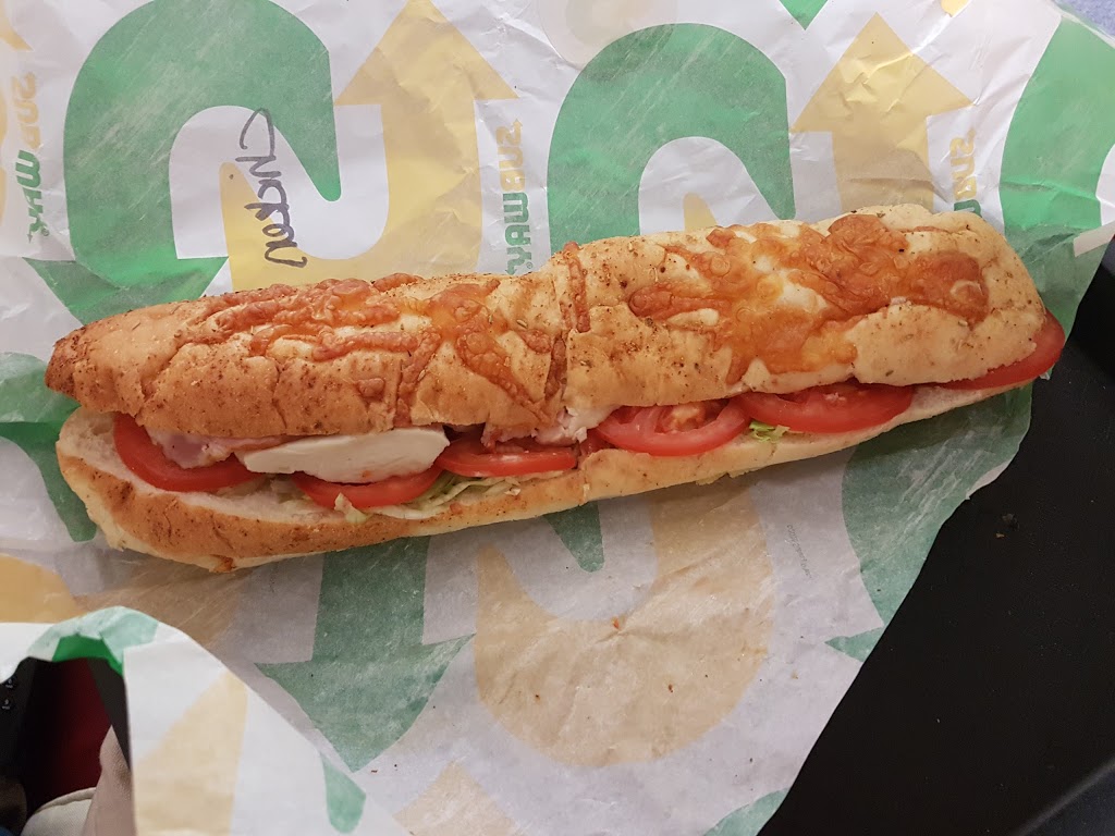 Subway | restaurant | Shop C3/1909 Creek Rd, Cannon Hill QLD 4170, Australia | 0733996066 OR +61 7 3399 6066