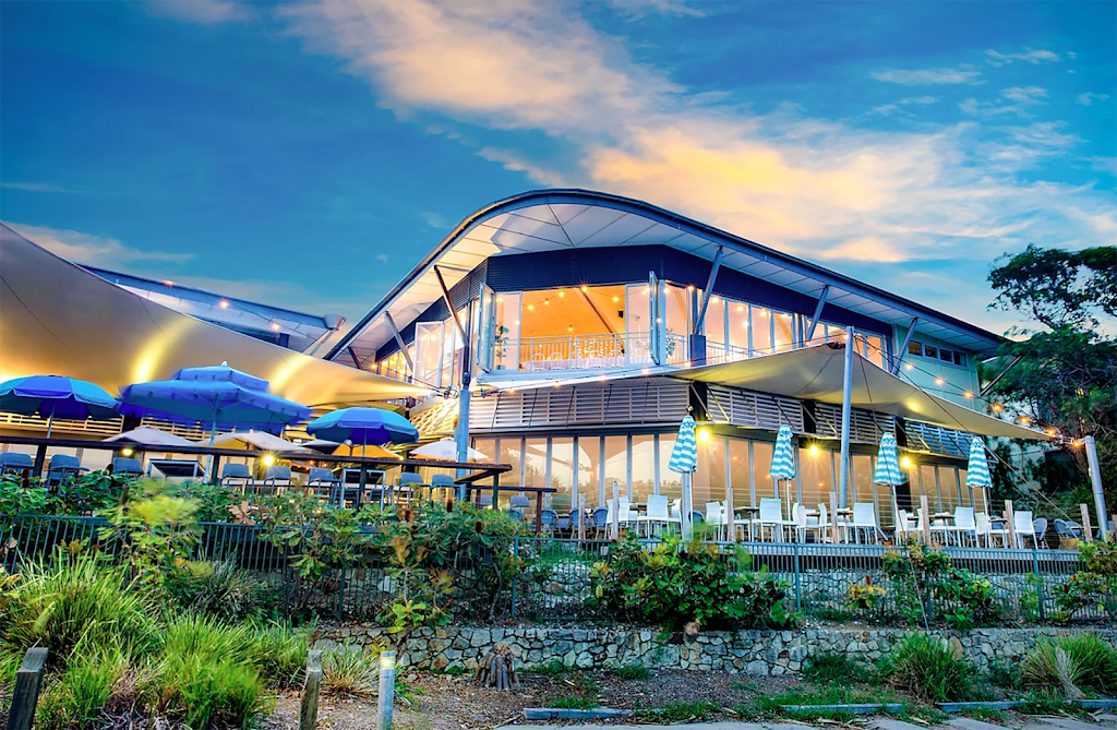 Waves #1 Beach Hotel Stradbroke Island | 164 Dickson Way, Point Lookout QLD 4183, Australia | Phone: (07) 3415 3949