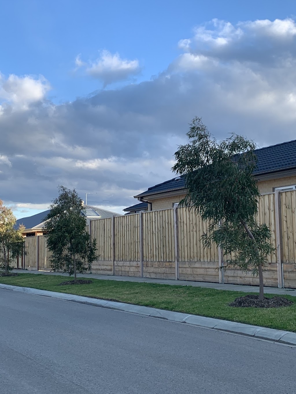 Ridge Fencing | Trueman St, Cranbourne West VIC 3977, Australia | Phone: 0411 961 405