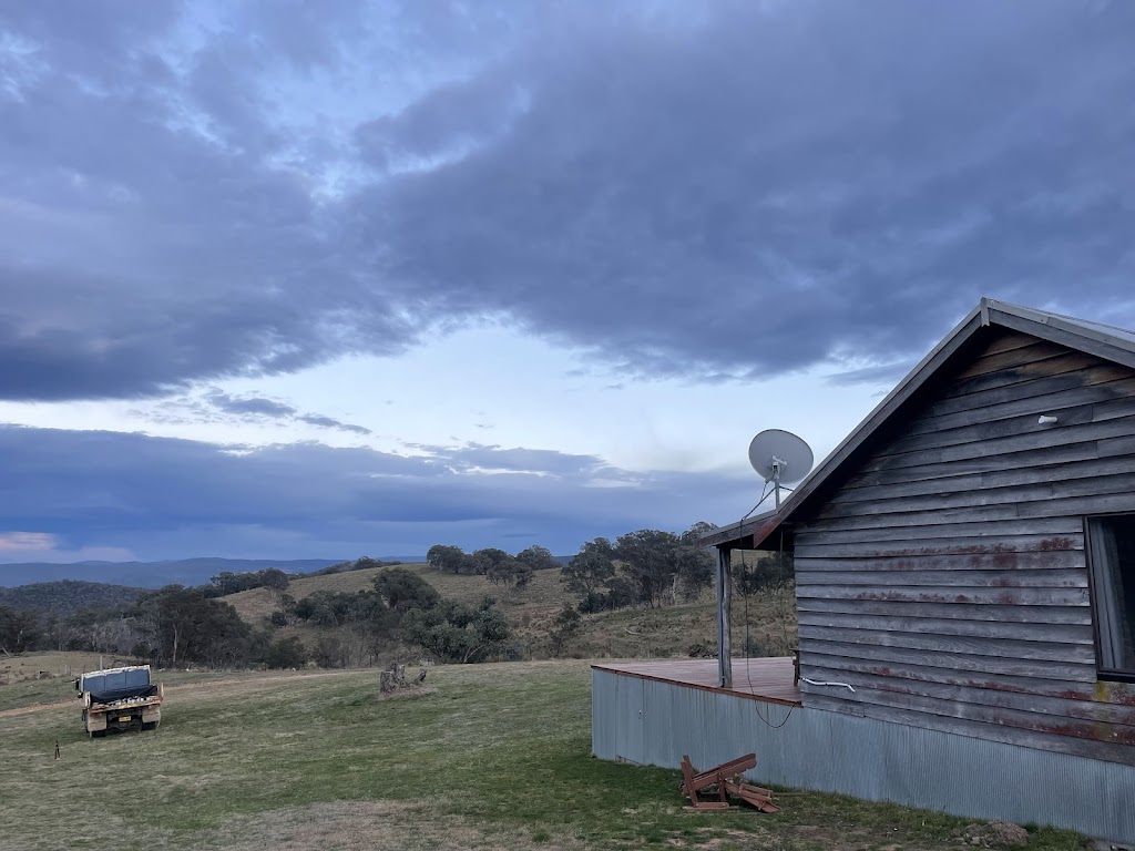 Snowy Mountains Farm Stay | 1389 Paupong Rd, Paupong NSW 2628, Australia | Phone: (02) 4455 5444