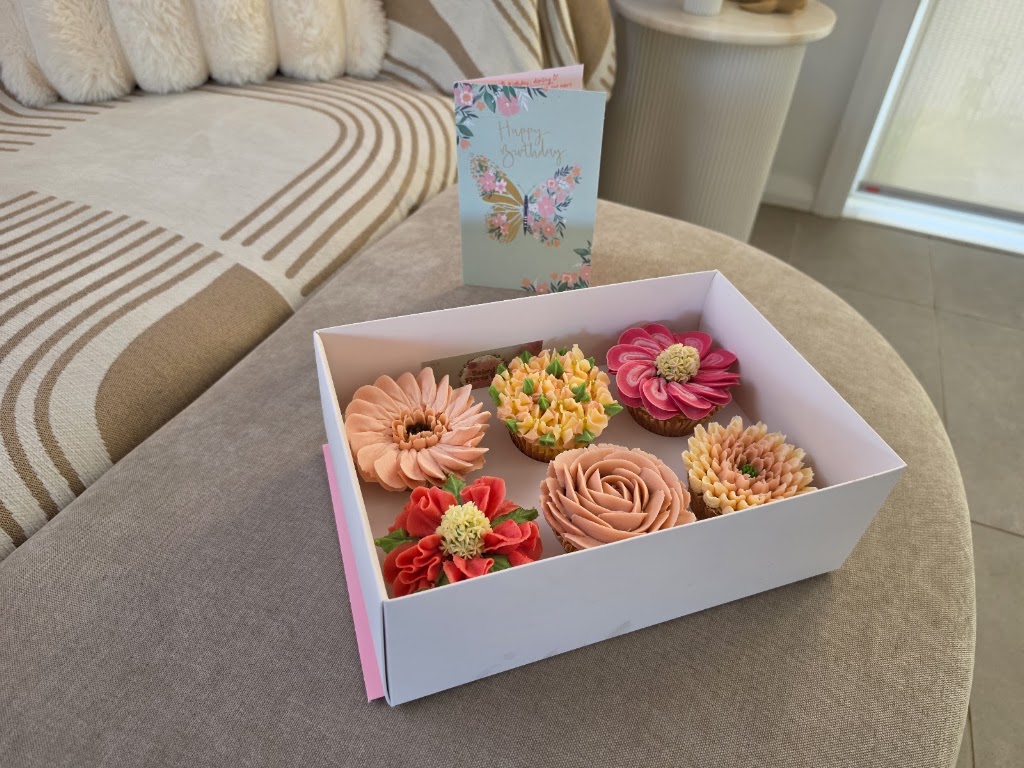 Baked Flores Box - Floral Cupcake bouquet Penrith | 12 Vista St, Penrith NSW 2750, Australia | Phone: 0494 617 353