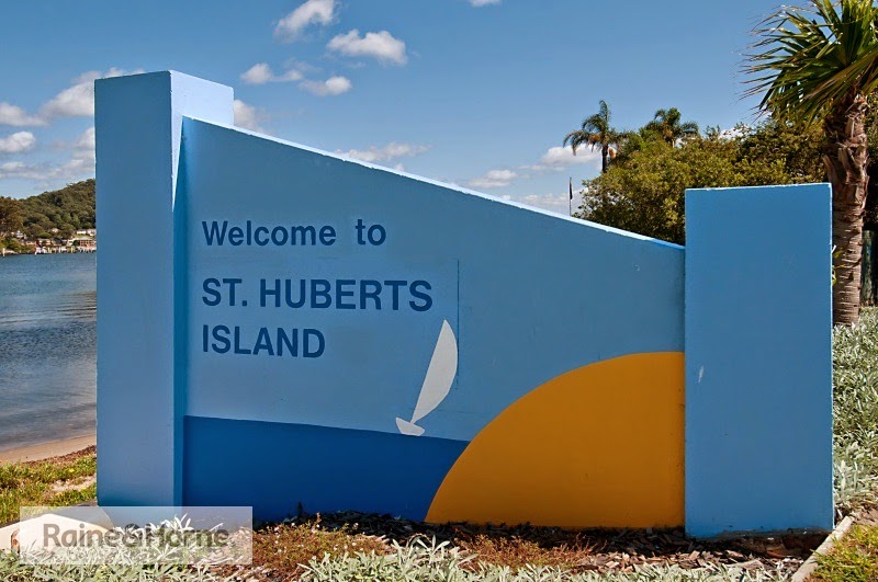 Raine & Horne St Huberts Island | 63 Helmsman Blvd, St Huberts Island NSW 2257, Australia | Phone: (02) 4341 7111