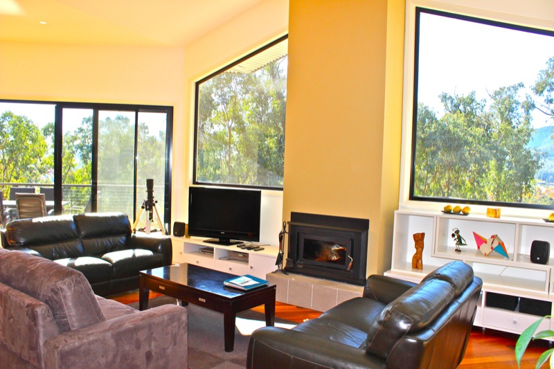 Gumtree Villa | lodging | 1 Hargreaves Rd, Bright VIC 3741, Australia | 0357592555 OR +61 3 5759 2555