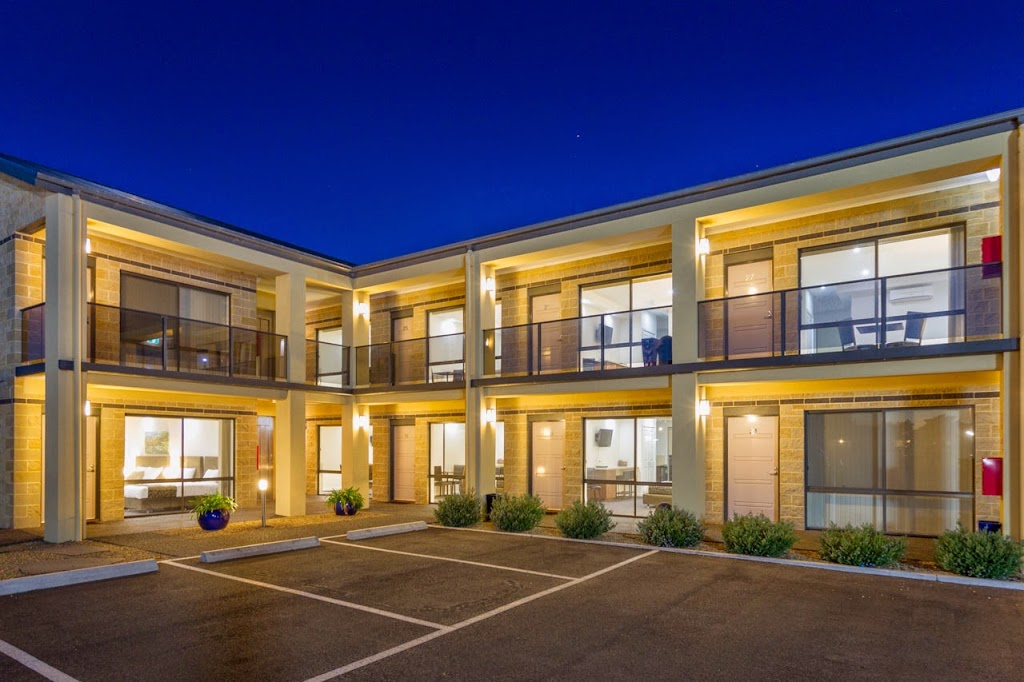 The Bay Motel | lodging | 21 Nepean Hwy, Dromana VIC 3936, Australia | 0359872311 OR +61 3 5987 2311