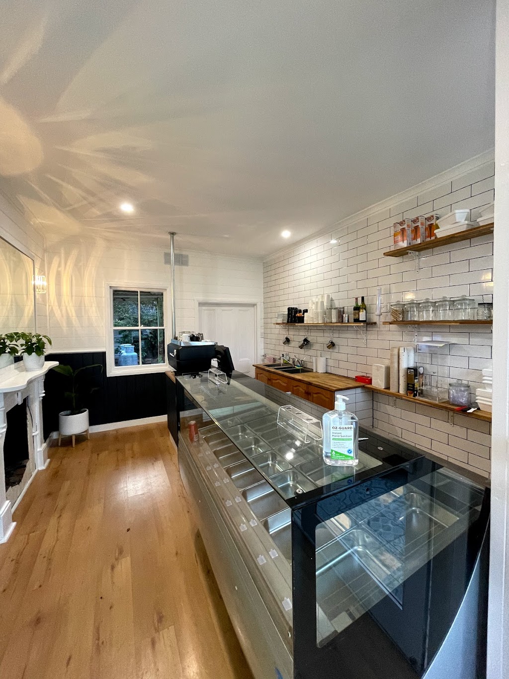 Romsey ice cream parlour | food | 110 Main St, Romsey VIC 3434, Australia | 0478015740 OR +61 478 015 740