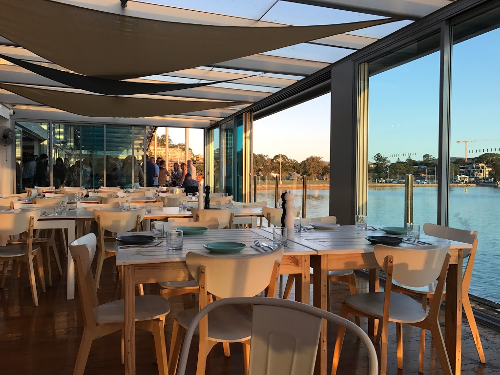 The Coast Bar & Restaurant | restaurant | 12 Dane Dr, Gosford NSW 2250, Australia | 0243230216 OR +61 2 4323 0216