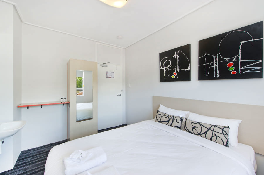 Prince of Wales Hotel | lodging | 100 Buckland Rd, Nundah QLD 4012, Australia | 0732668077 OR +61 7 3266 8077