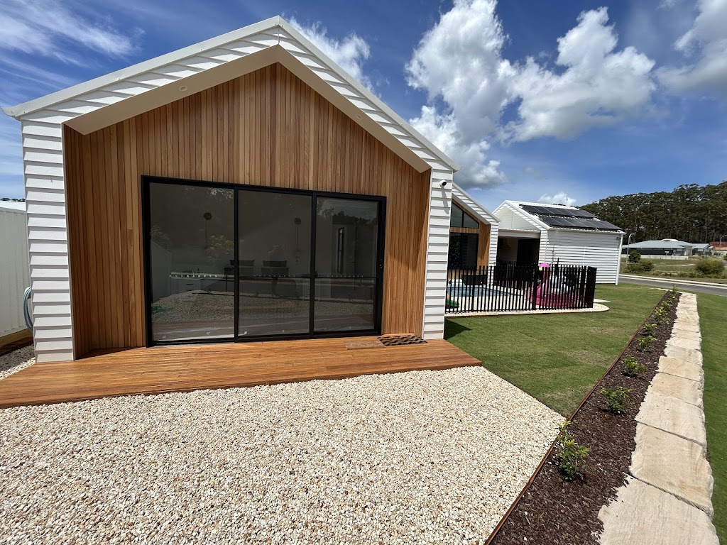 JE Design Studio | 6 Sapphire Cres, Sapphire Beach NSW 2450, Australia | Phone: 0487 235 758