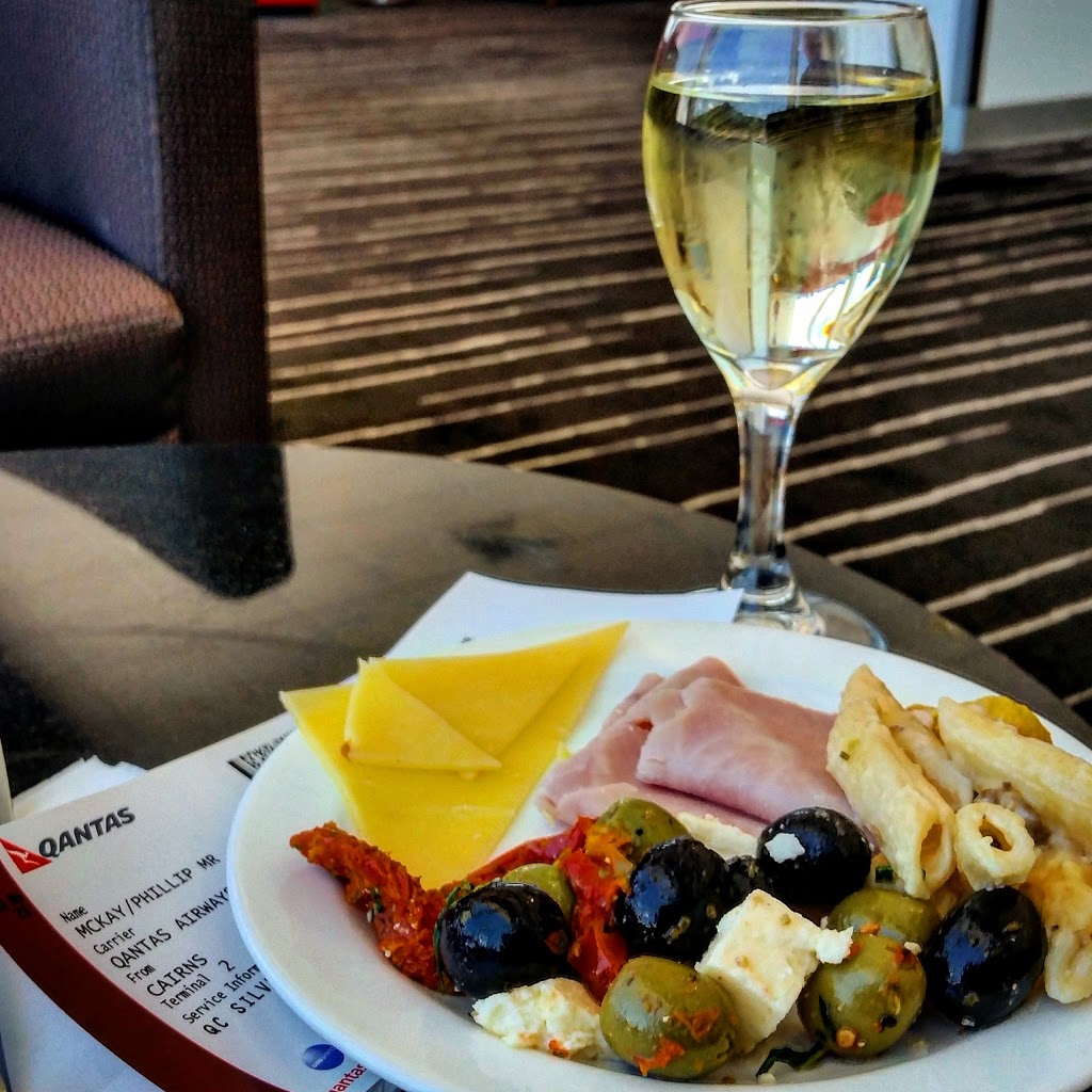 Qantas Club,Cairns | 2, Cairns Airport, Mick Borzi Drive, Aeroglen QLD 4870, Australia | Phone: (07) 4050 4270