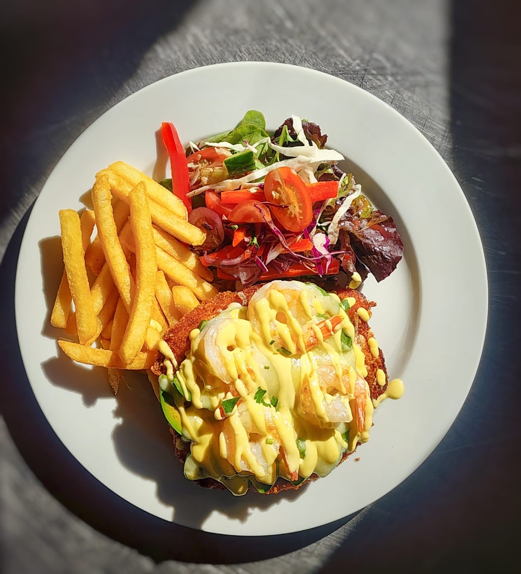 Flagstick Bistro Eugowra | 5 Hill St, Eugowra NSW 2806, Australia | Phone: (02) 6859 2805