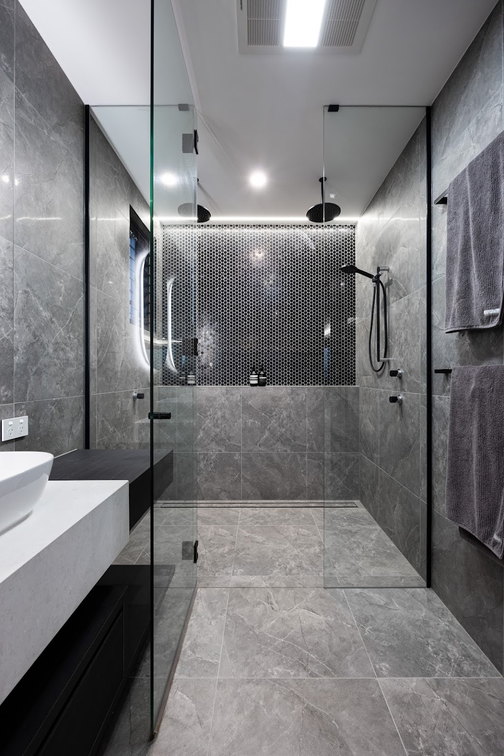 onX Tiling and Bathroom Renovations | Unit 3/17 University Dr, Meadowbrook QLD 4131, Australia | Phone: (07) 3800 7733