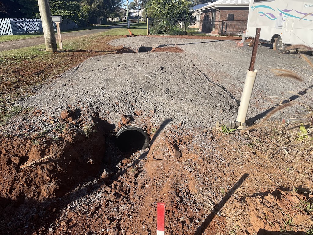 Dazzas Lil digger | Wattle St, Russell Island QLD 4184, Australia | Phone: 0473 501 689