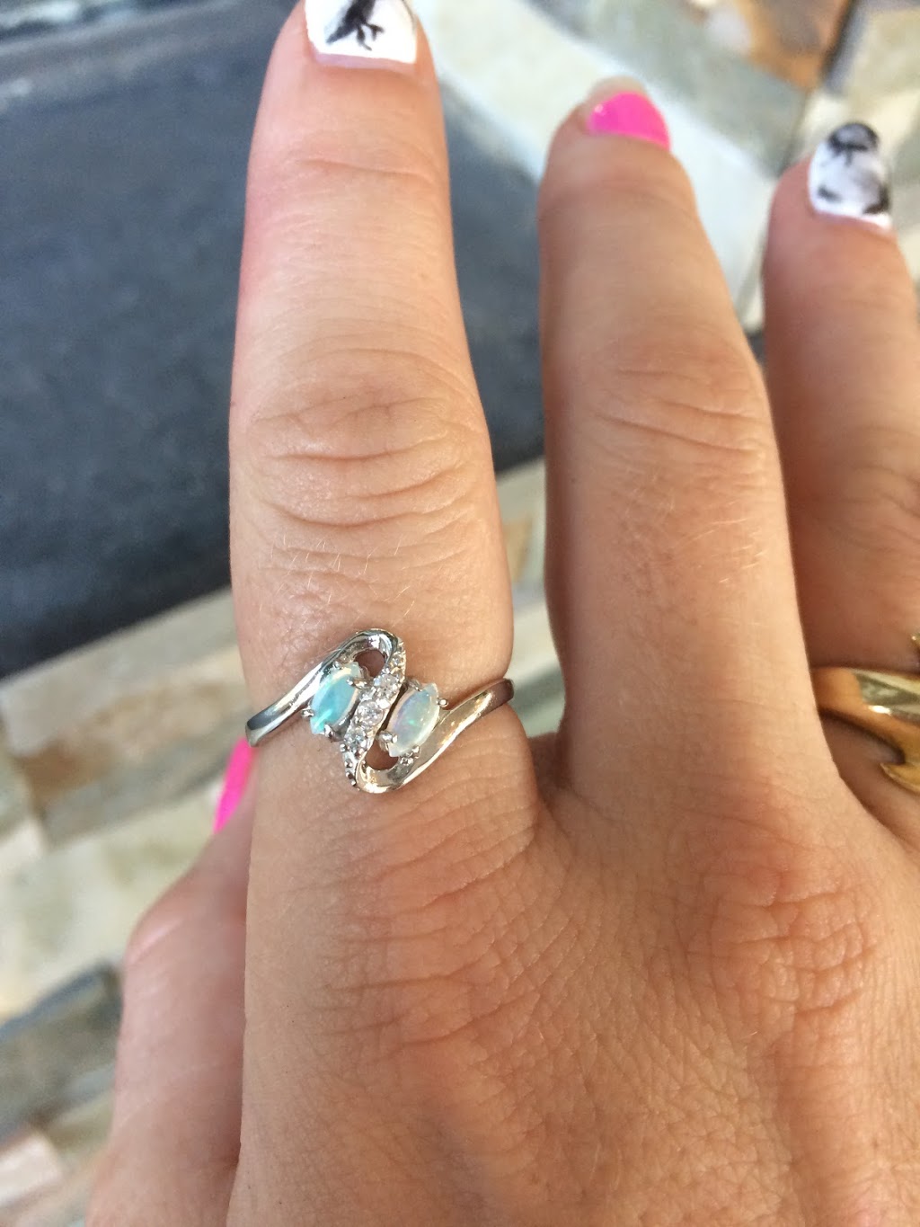 Whitsunday Opals | 2/4 Airlie Esplanade, Airlie Beach QLD 4802, Australia | Phone: (07) 4948 2255