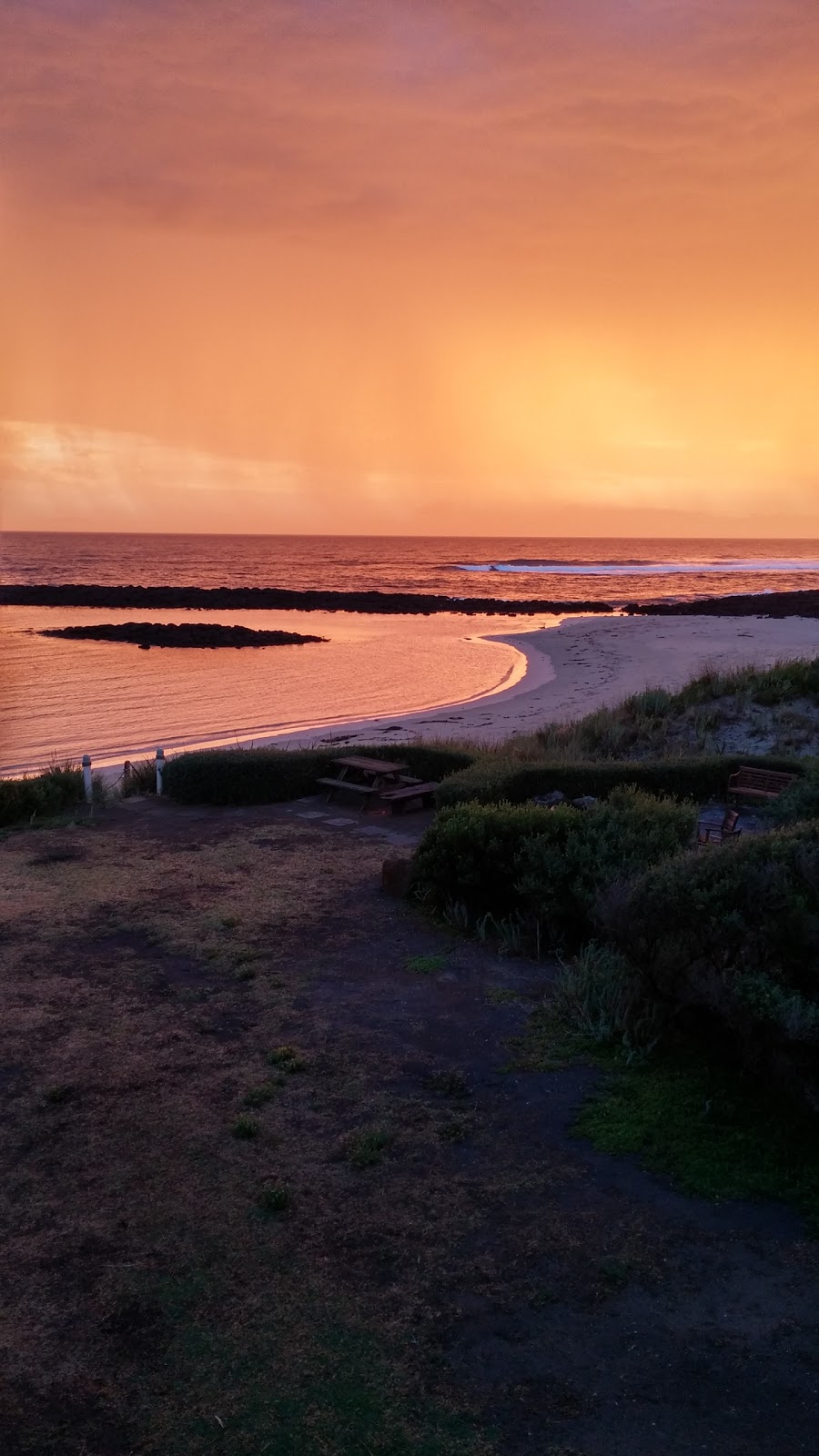 Lagoons Bay Holiday Accommodation | lodging | 2575 Princes Hwy, Port Fairy VIC 3284, Australia | 0402096905 OR +61 402 096 905