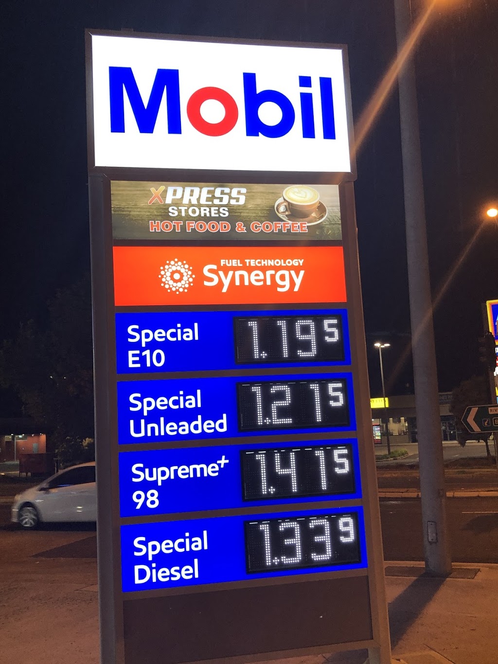 Mobil Young Street | gas station | 612-624 Young St, Albury NSW 2640, Australia | 0260232332 OR +61 2 6023 2332