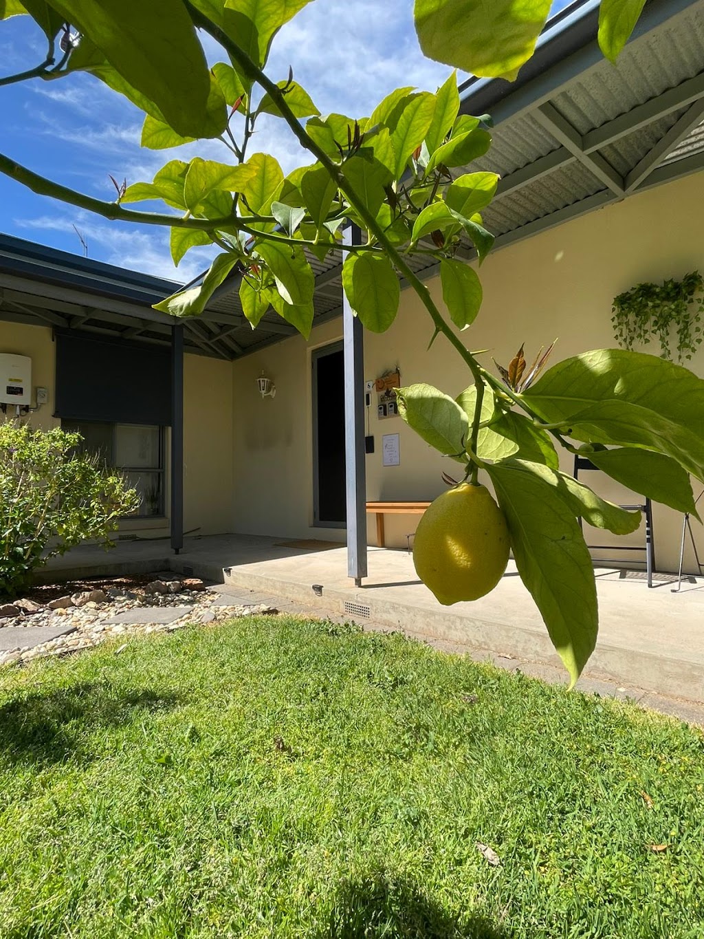 Manas Guesthouse Benalla | 103 Clarke St, Benalla VIC 3672, Australia | Phone: 0481 292 719
